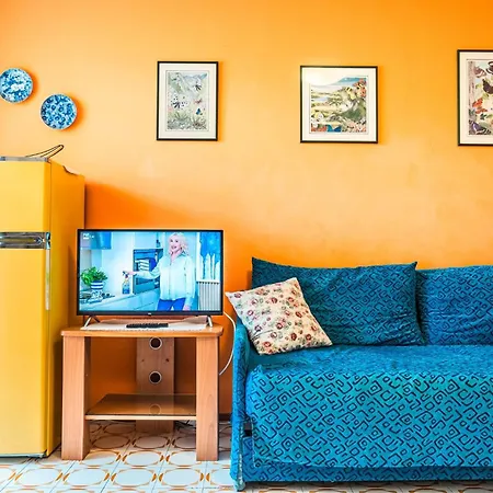 Appartement Colourful With Terrace In *