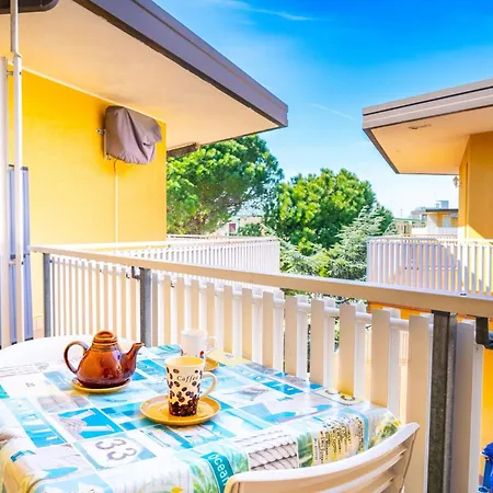 Apartamento Colourful With Terrace In Bibione