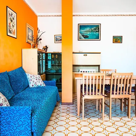 Colourful With Terrace In Apartman *