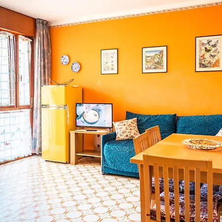 Colourful With Terrace In Μπιμπιόνε